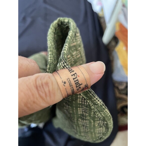 Great Finds Good Friends Collection Quilted Floral Scalloped Edge Blanket Throw - Picture 2 of 4